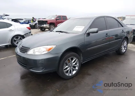 2002 Toyota Camry Xle z USA, uszkodzony, nr VIN 4T1BE30KX2U600688